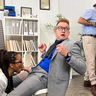 Чернокожая самка захотела белый конец