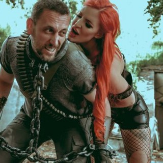 Мастурбирует в ванной домашнее порно