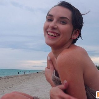 Лесби трахают друг друга страпоном порно