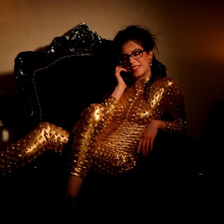 Роскошная телочка сильно захотела мужика