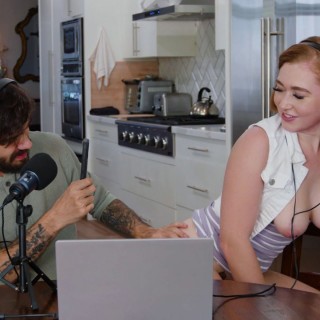 Сиськастая рыженькая крошка для секса