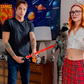 Рыженькая девка милашка круто трахается